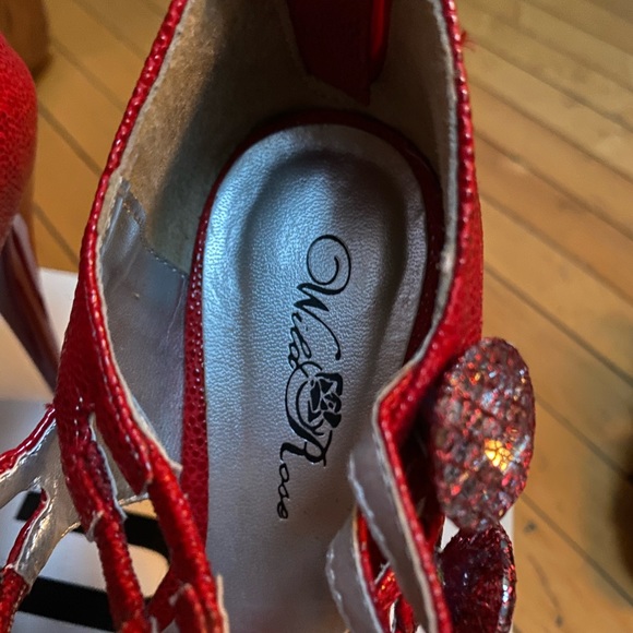 gorgeous red stilettos - Picture 2 of 8